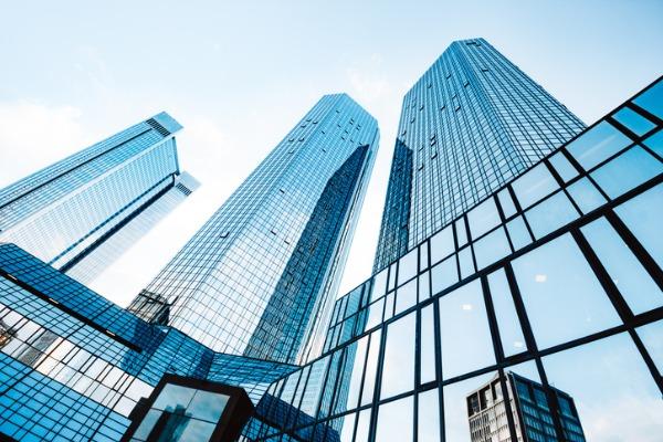 Immeubles en verre futuristes